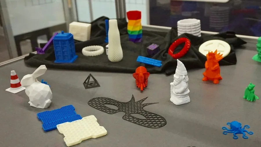 3D printed colorful objects materials