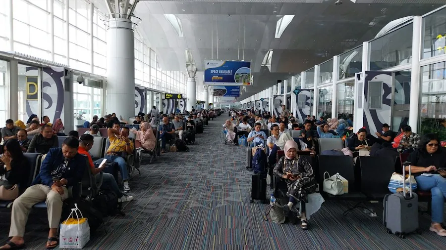 airport lounge travelers wireless audio