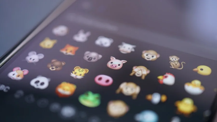 Android phone messaging screen emoji picker