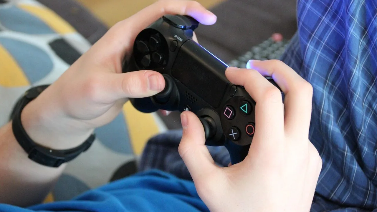 Game Controllers for Small Hands Worth Buying