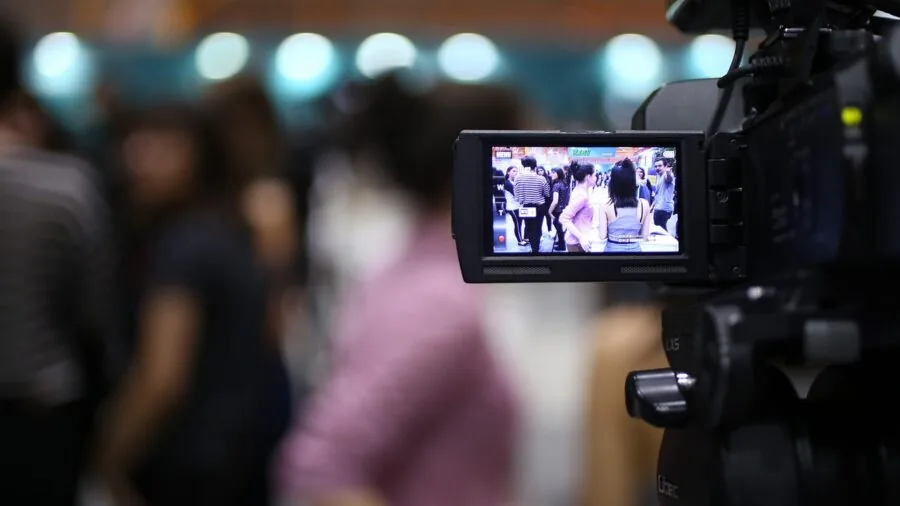 Comparison of unstabilized vs stabilized video footage from action camera during movement
