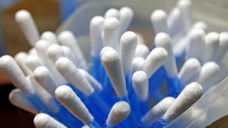 cotton swab cleaning earbud mesh port