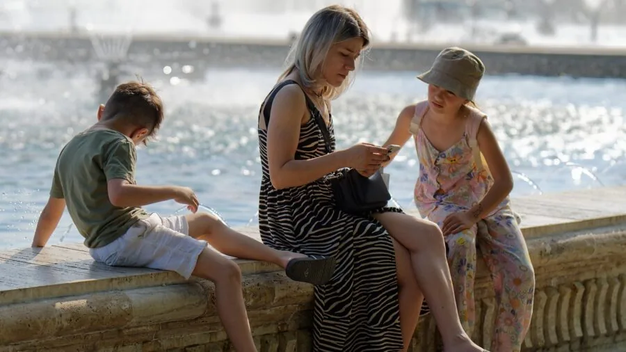 family using phone hotspot travel