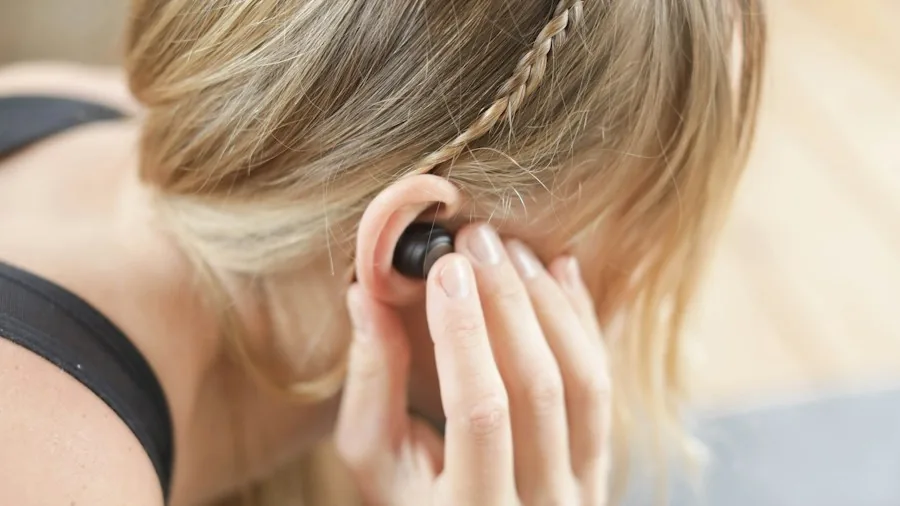 fitness workout tracking earbuds