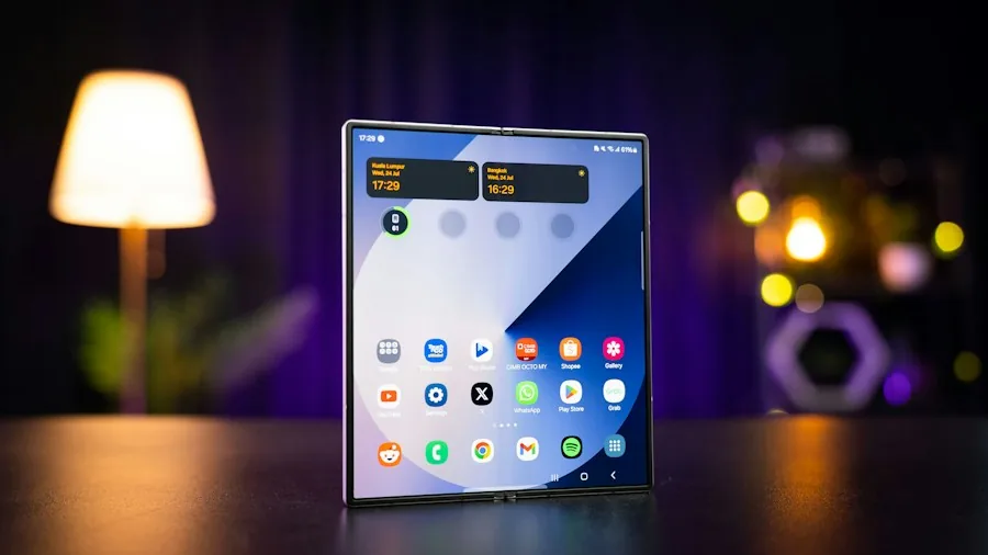 foldable phone display screen