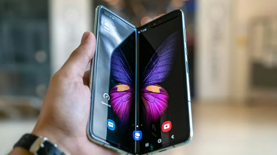 folding phone design technology display