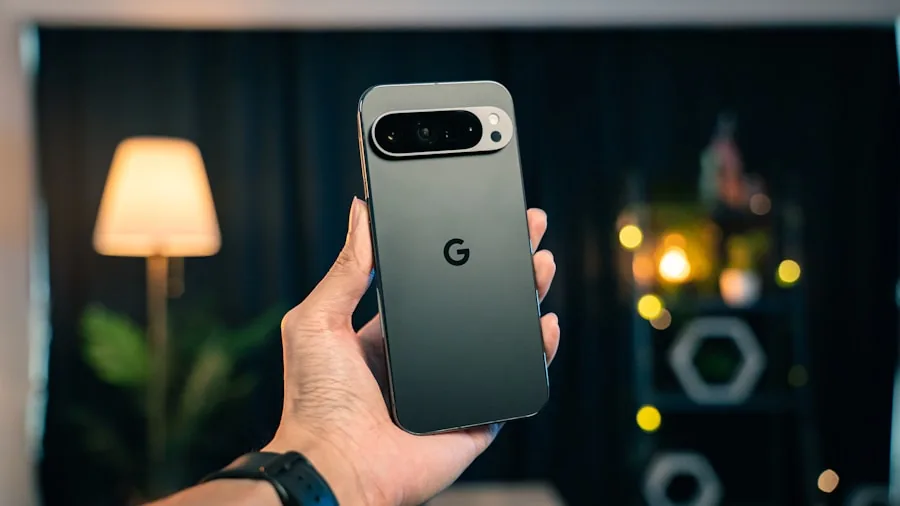 google pixel 11 device display