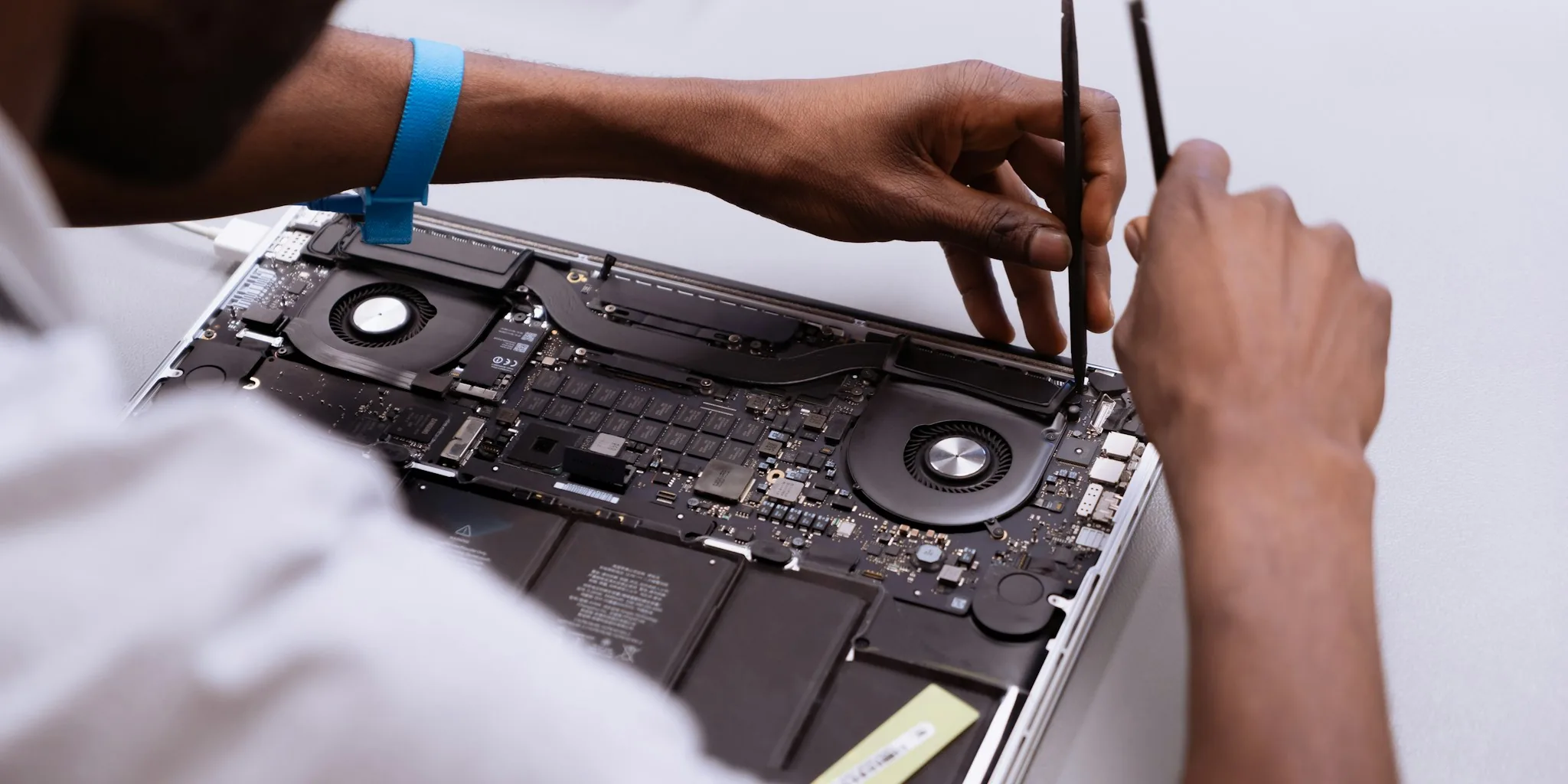 Apple Ends Support for Older MacBooks, iPads, and Beats Products