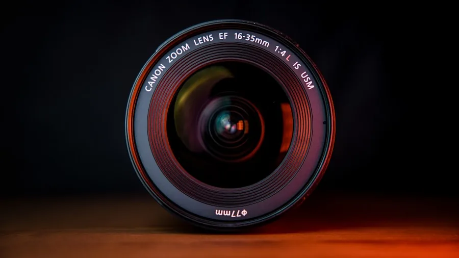 mirrorless camera autofocus lens