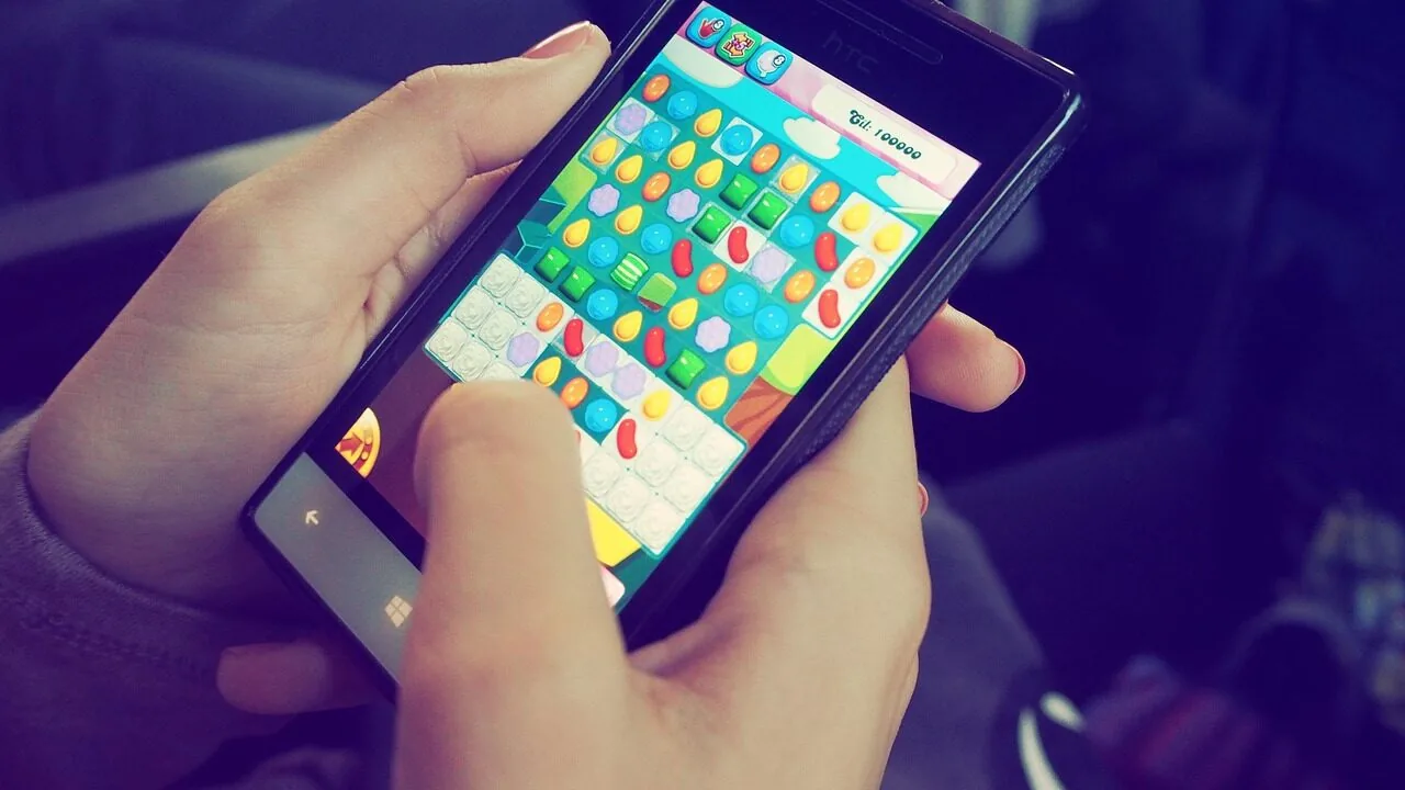 mobile gaming smartphone colorful screen