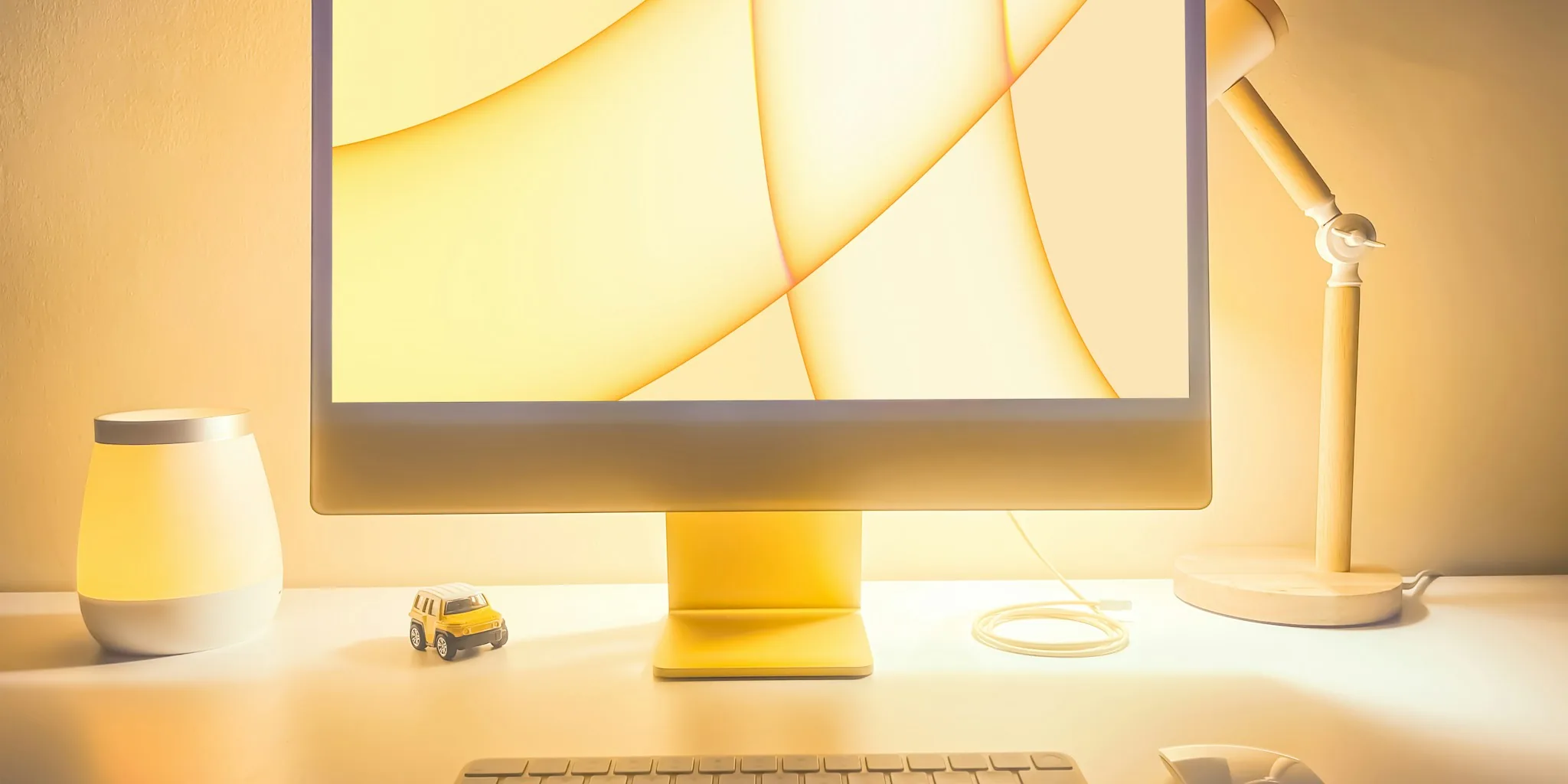 BenQ iScreenBar Arrives with USB-C Power for iMac