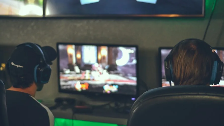 multiplayer gamers communicating