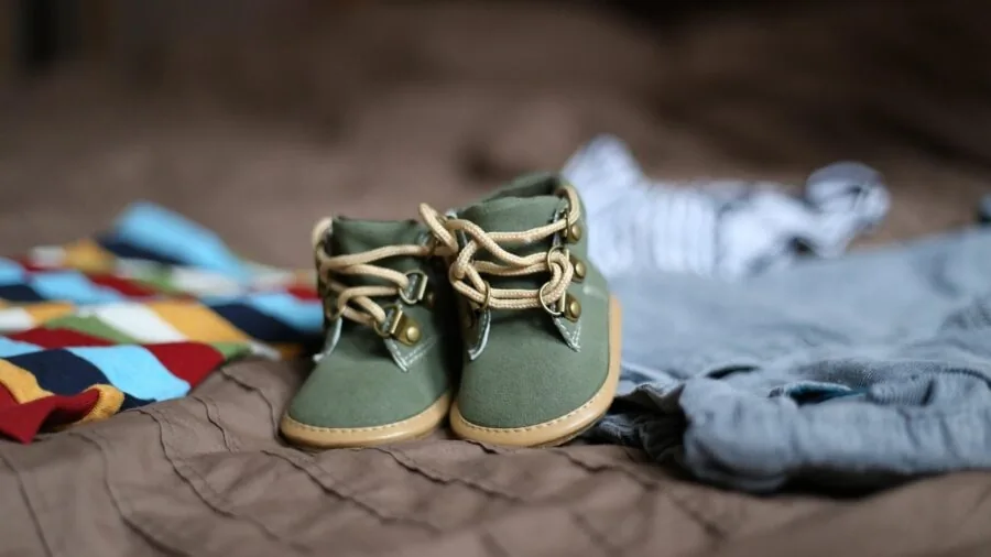 Parent monitoring baby room temperature and comfort in nursery environment