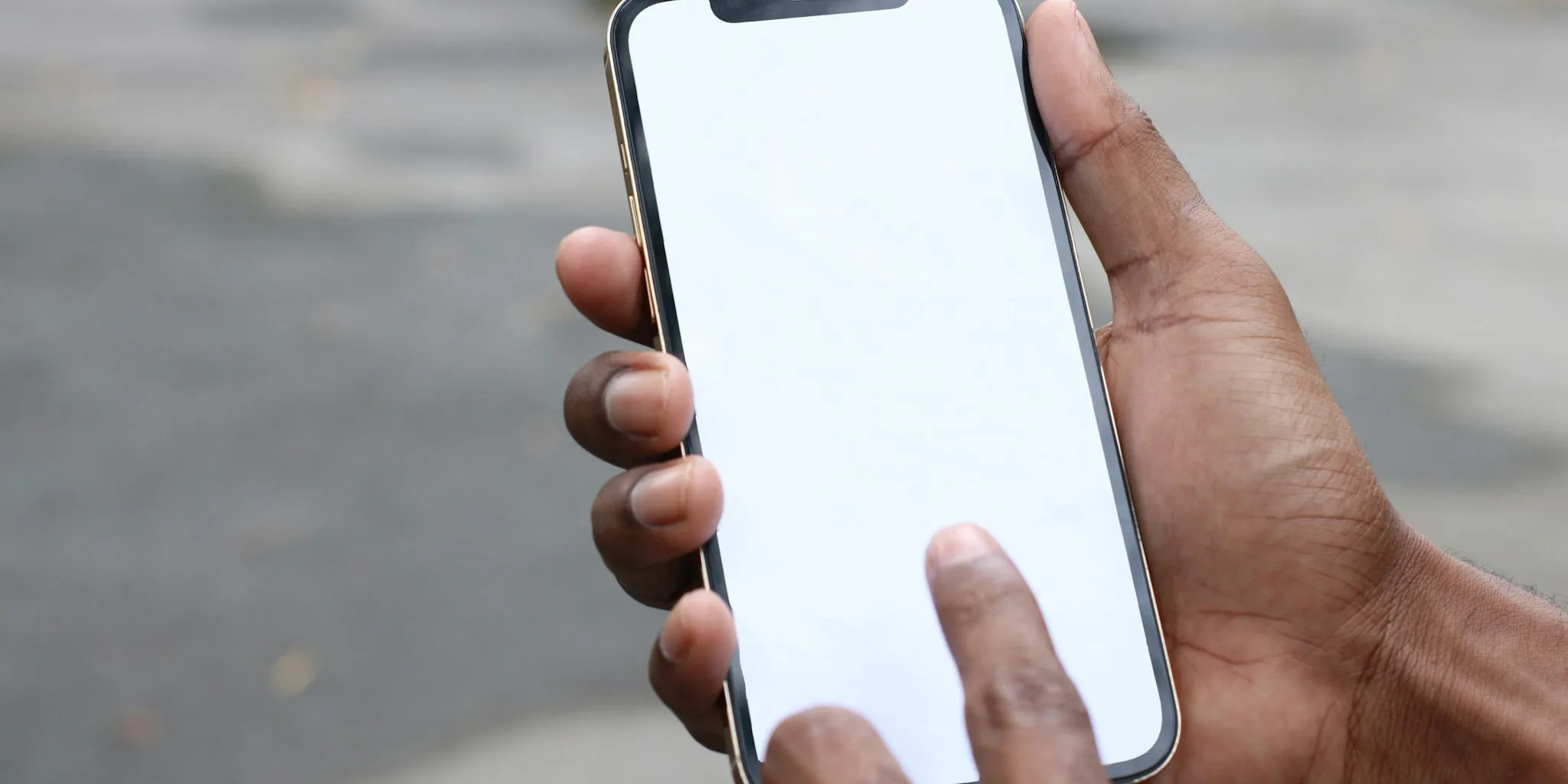 Free App Makes Galaxy Z Fold 8 One Handed Use Easier