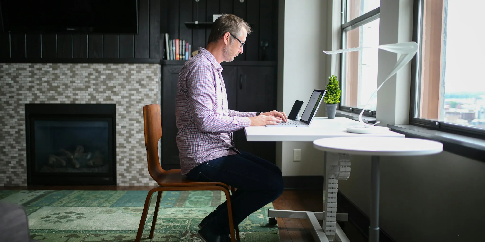 7 Standing Desk Benefits That Transform Your Workday