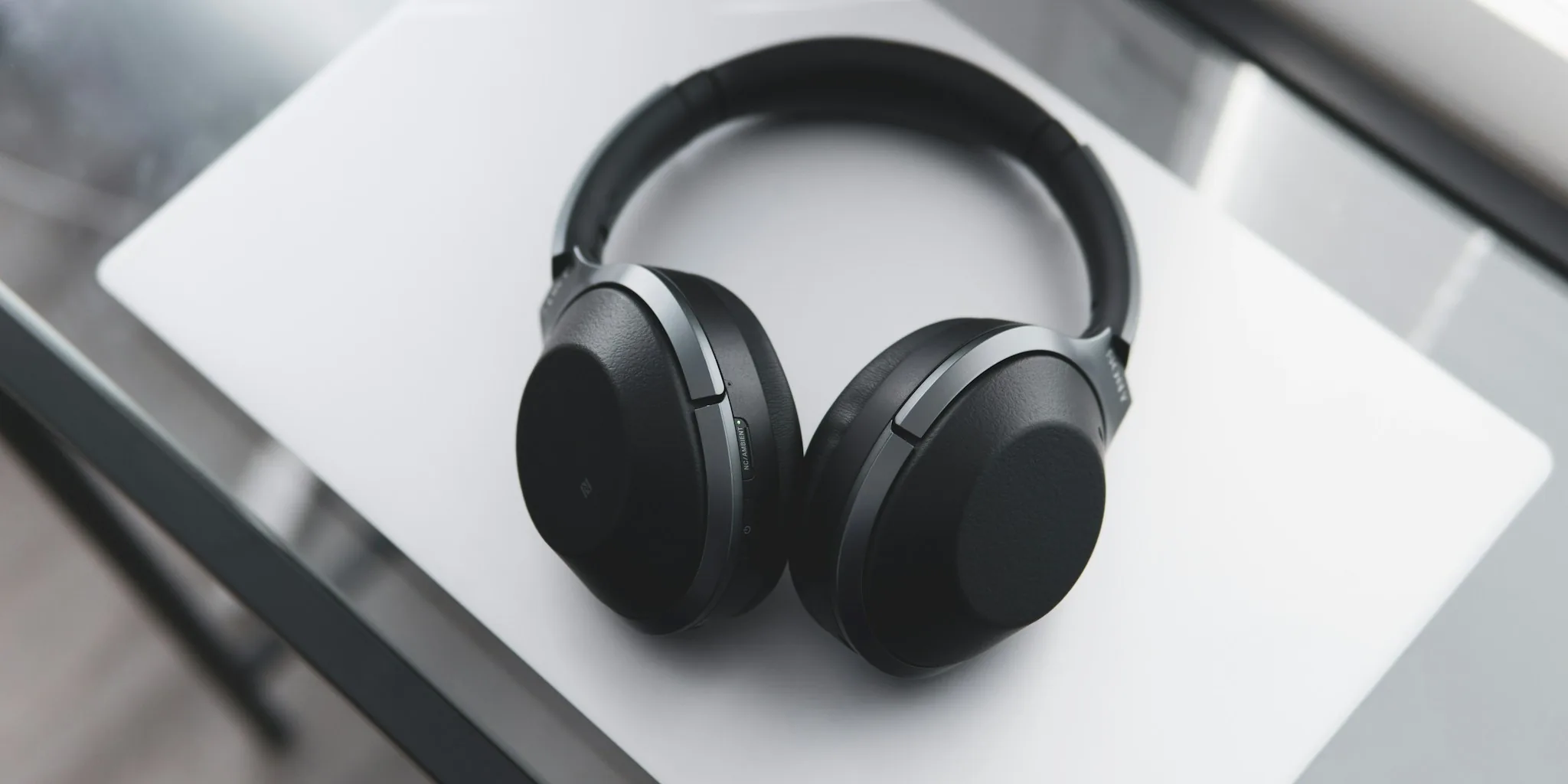 Samsung's AirPods Max Rival Headphones Arriving Soon