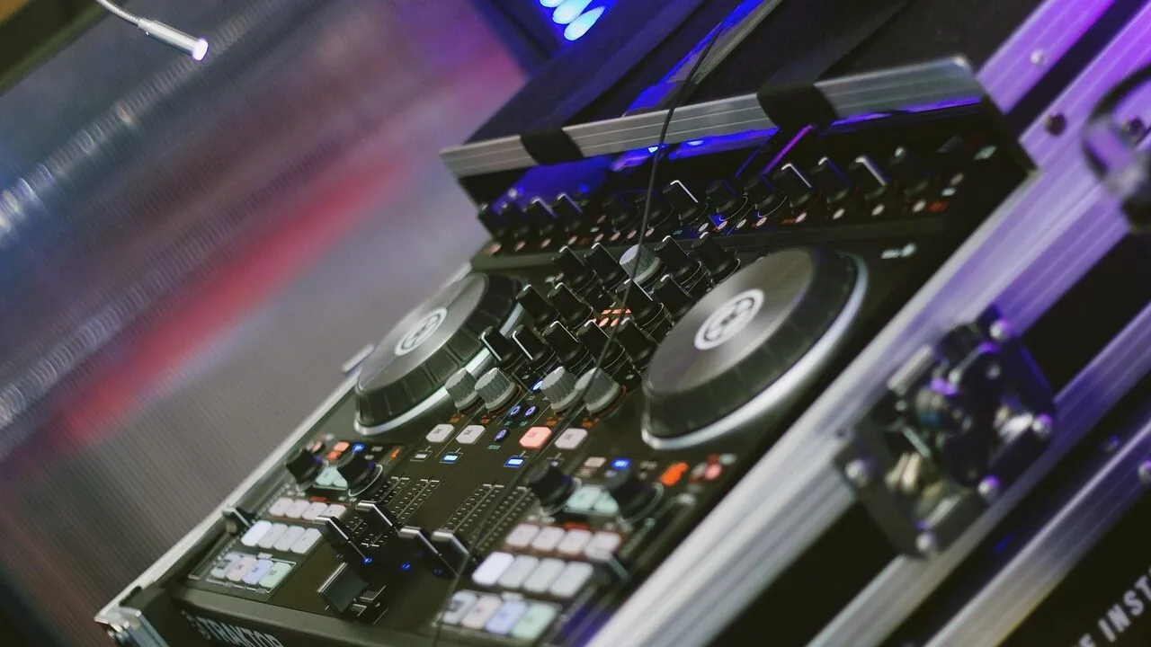 The Best Over-Ear Headphones for Mixing
