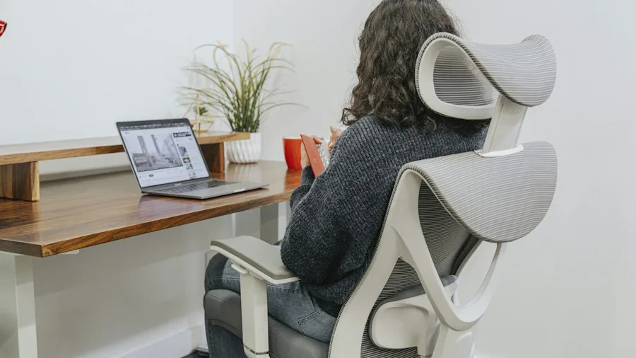 proper desk posture alignment