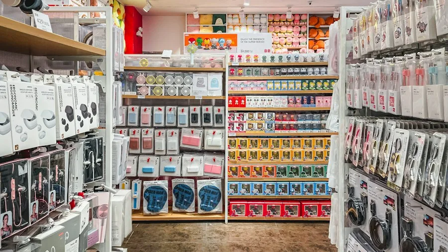 retail consumer electronics store display