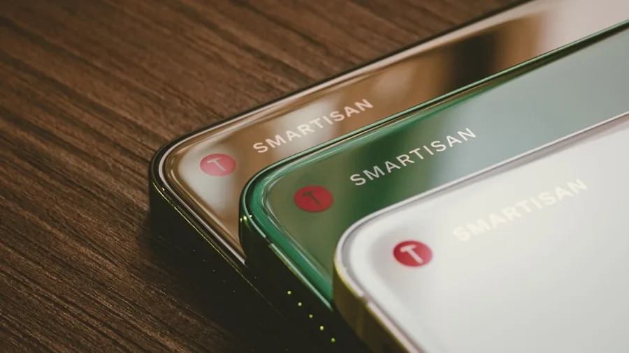 smartphone color options and design details