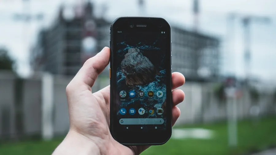 smartphone display screen brightness outdoor