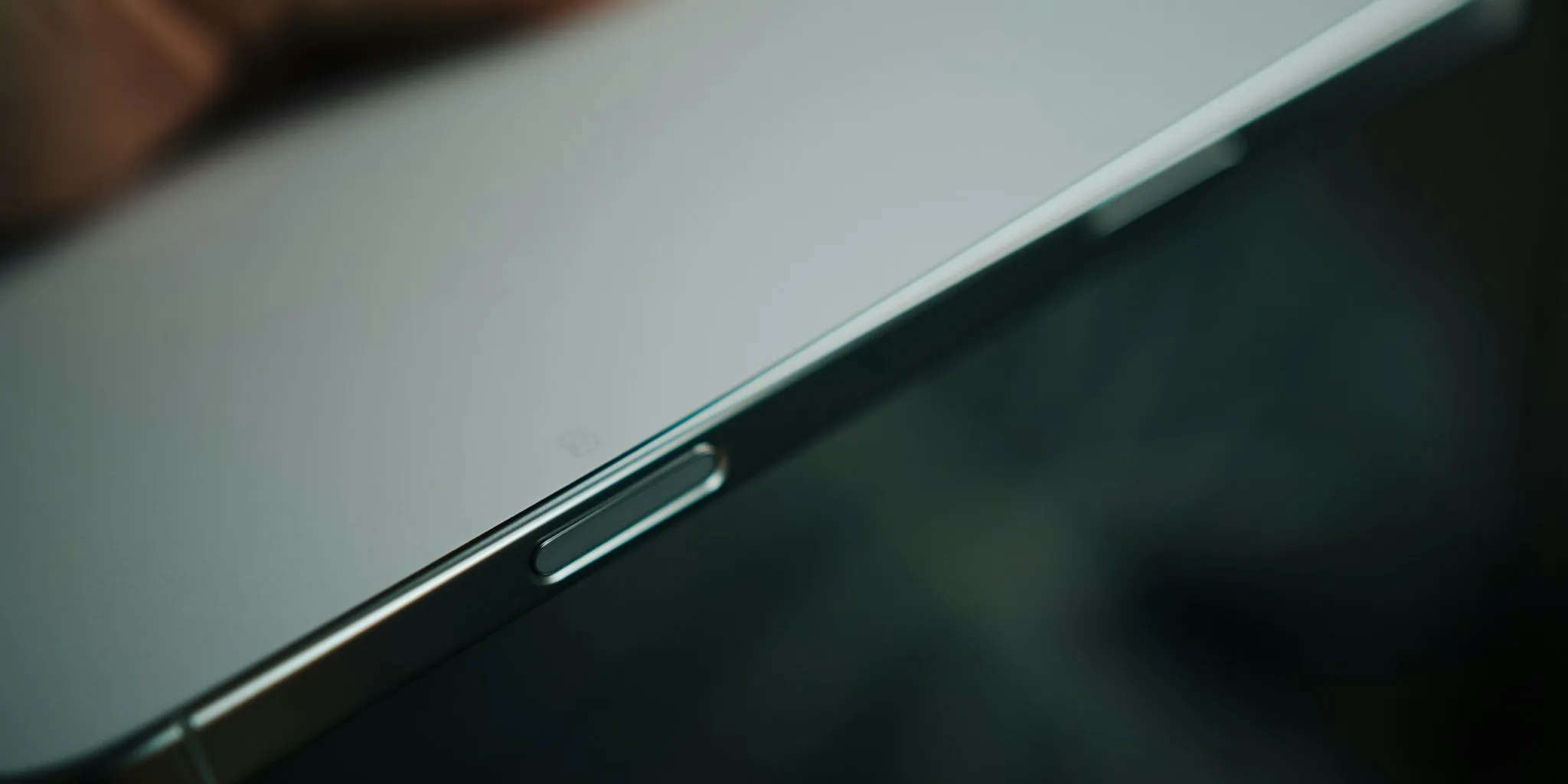 iPhone Duo Teardown Uncovers USB-C Dust and Hinge Stress Issues