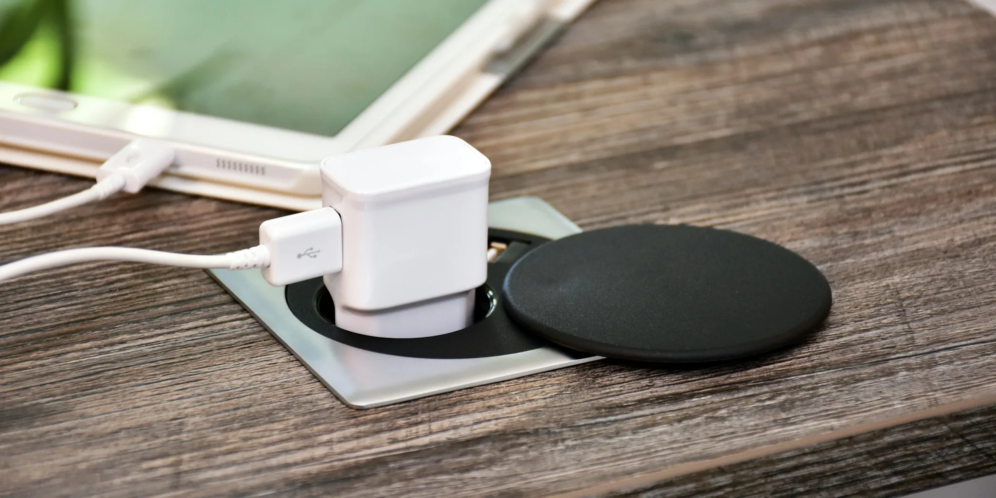 Motorola Snap Magnetic Charger Arrives for Android