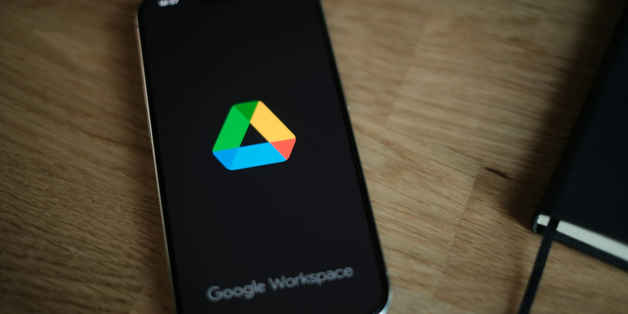 Google Discover Gets an AI Chatbot Makeover