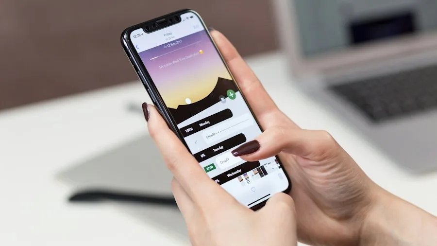 smartphone screen multitasking apps
