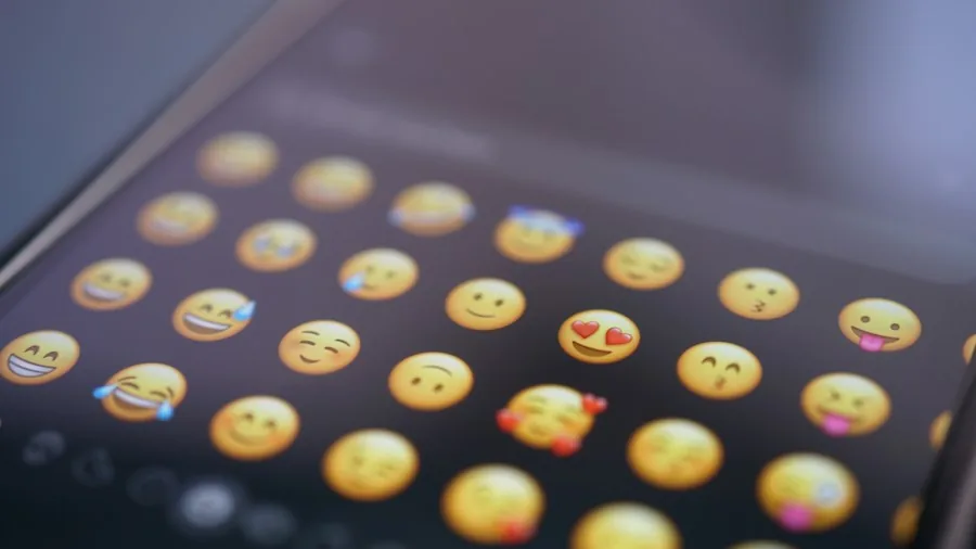 smartwatch user interface emoji icons