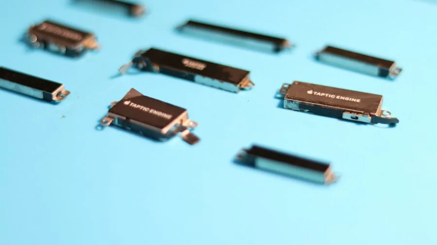 USB-C port magnetic connector alignment